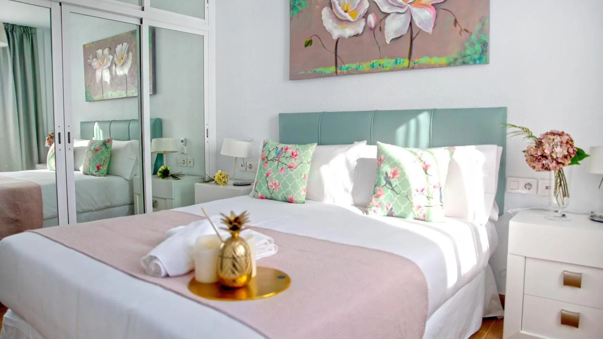 Pueblo Evita Premium Suites Benalmádena Apartahotel